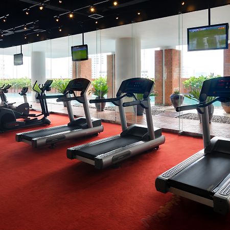 Tower Club At Lebua Hotel Bangkok Exterior photo A gym at a hotel