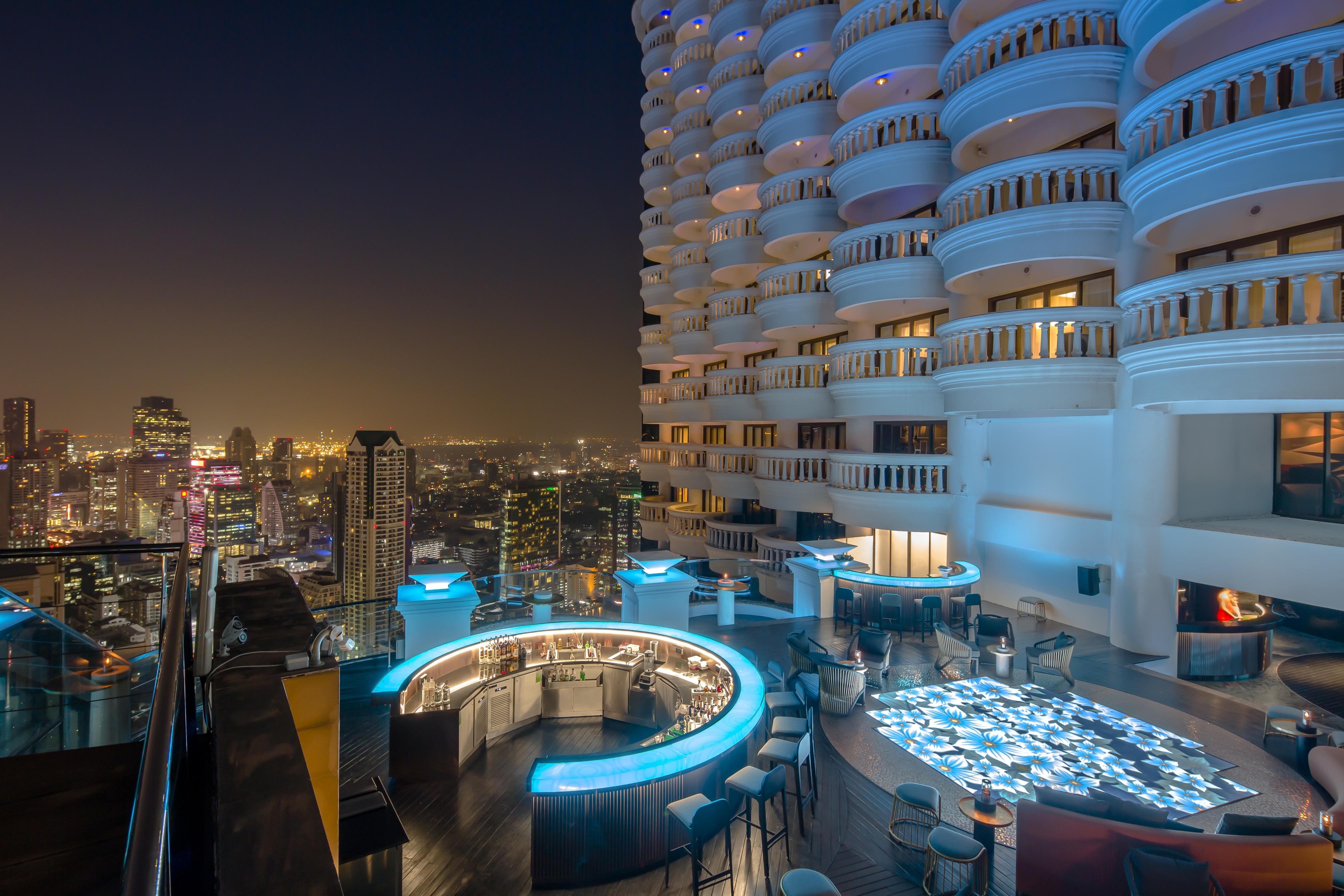 Tower Club At Lebua Hotel Bangkok Exterior photo The 360-degree bar at the 360-degree bar