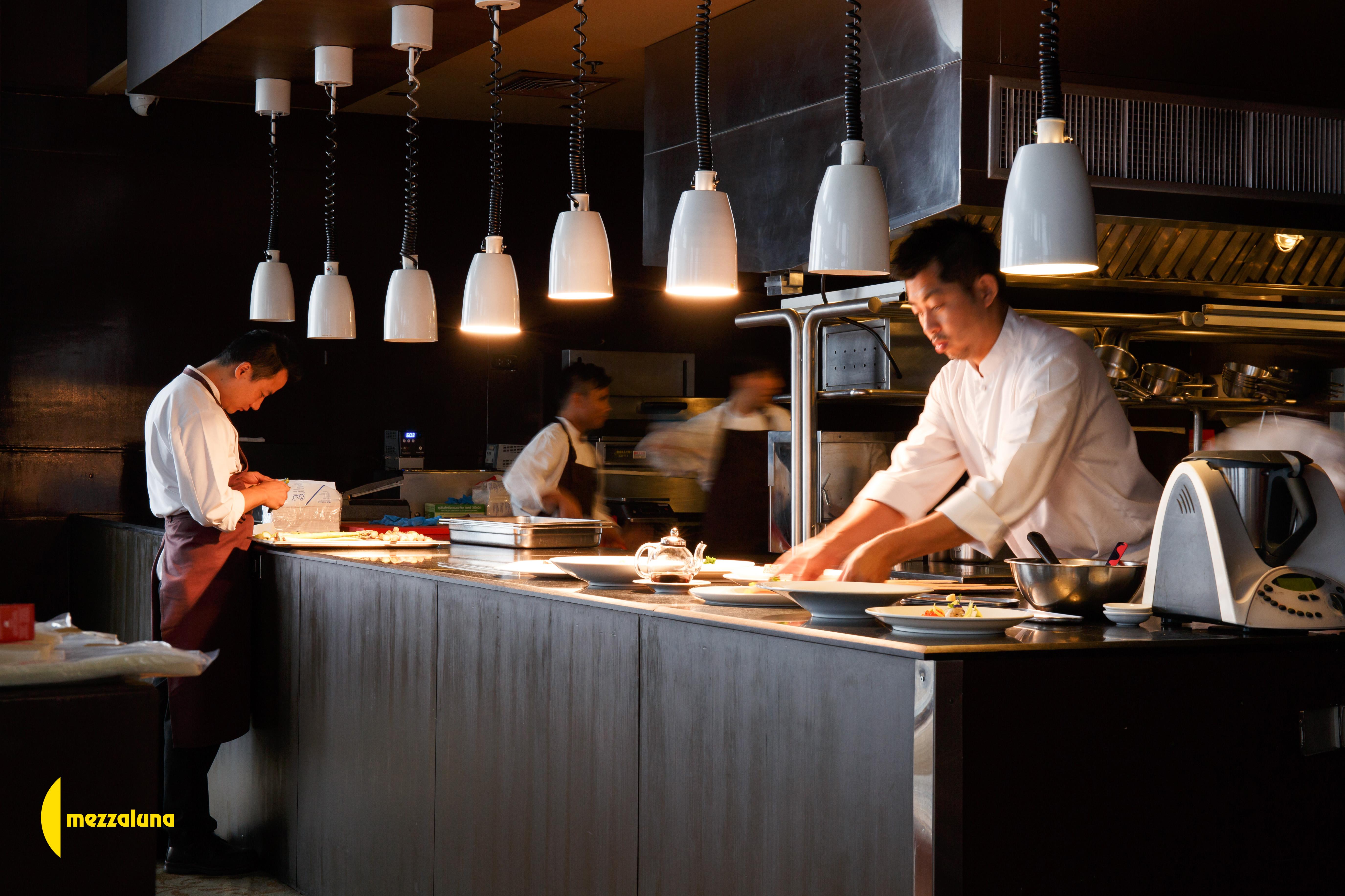 Tower Club At Lebua Hotel Bangkok Exterior photo Chef at work