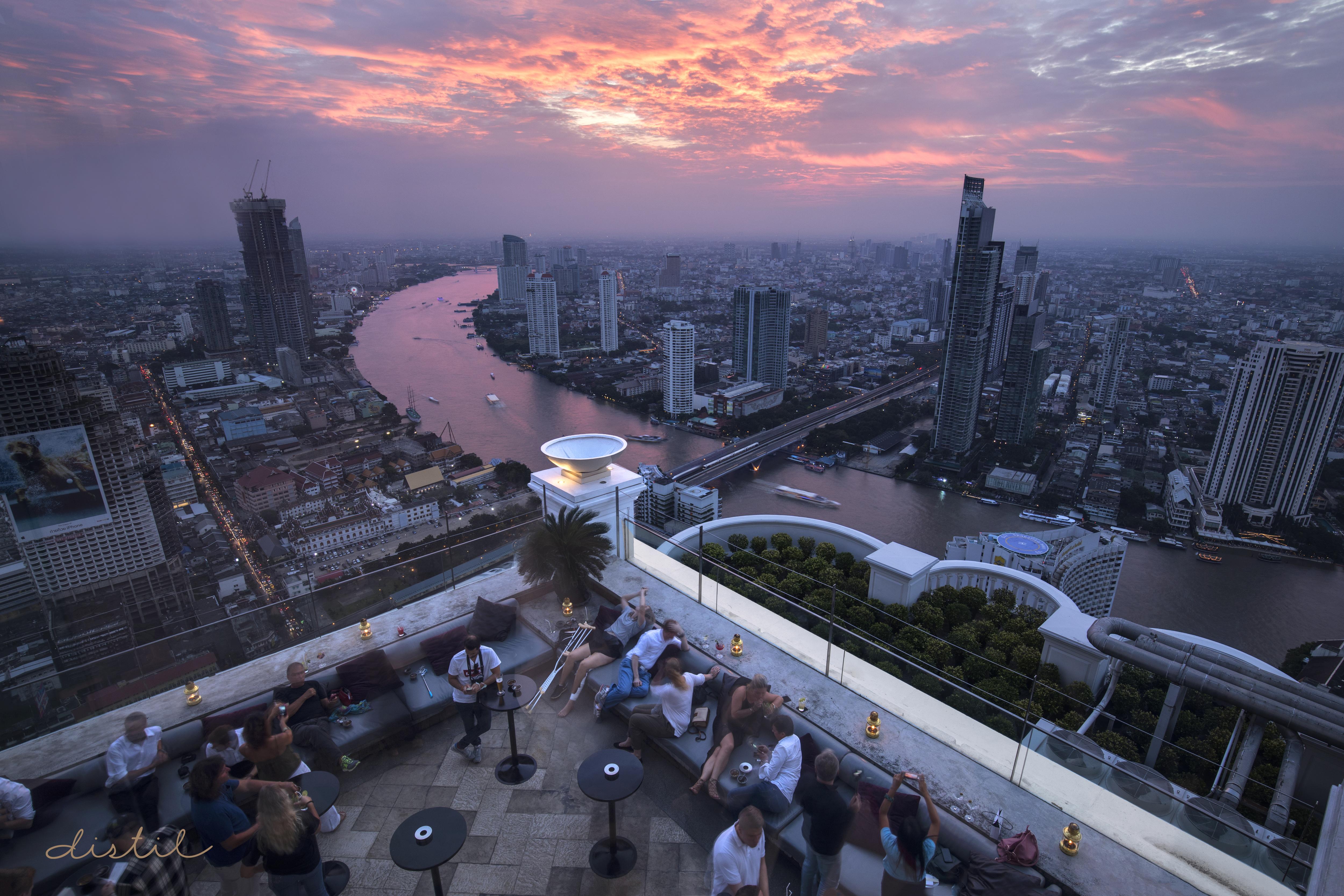 Tower Club At Lebua Hotel Bangkok Exterior photo View from the bar