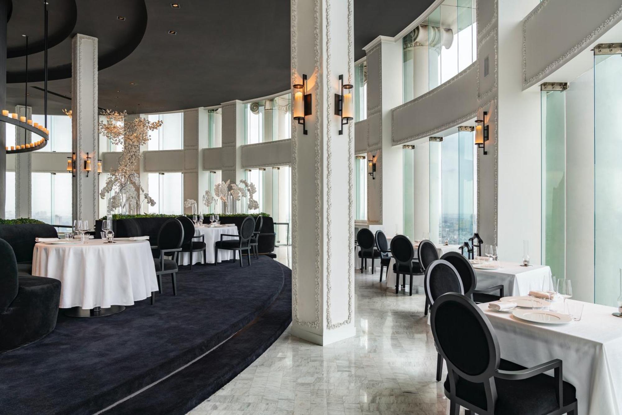 Tower Club At Lebua Hotel Bangkok Exterior photo The restaurant